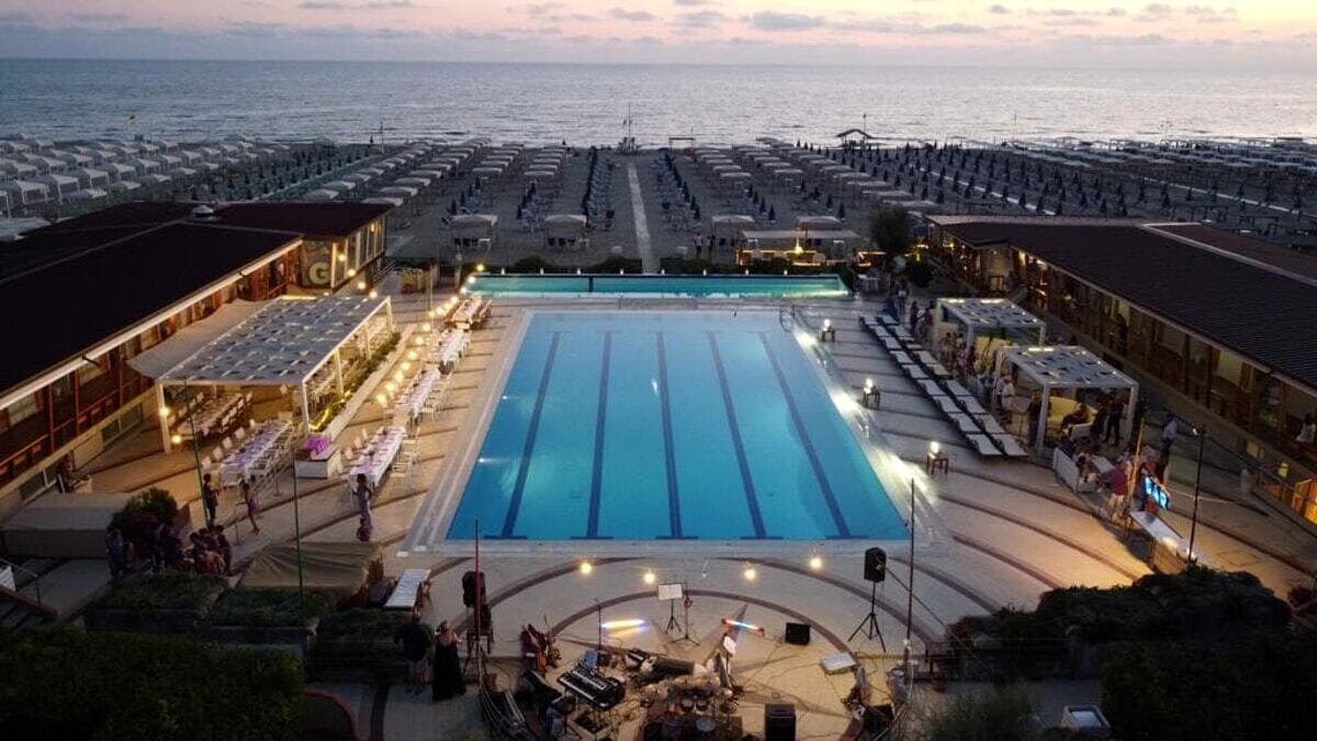 Пляж Кьяра Ферраньи платит государству 1500 евро арендной платы и собирает 12 миллионов