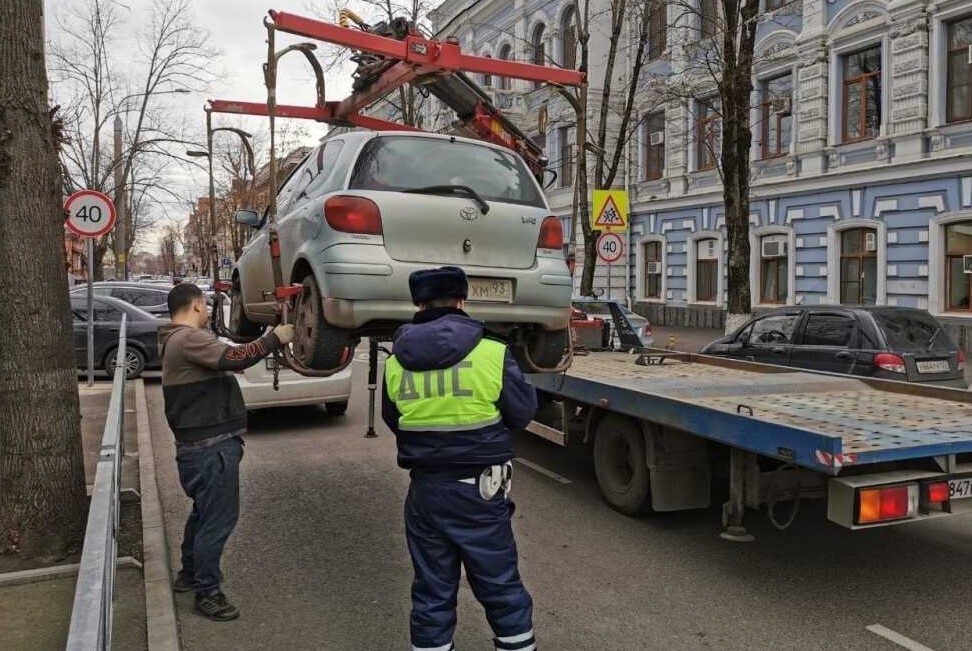 "Личный опыт с парковкой: Почему задержки в ГИБДД вызвали недоверие к полиции"