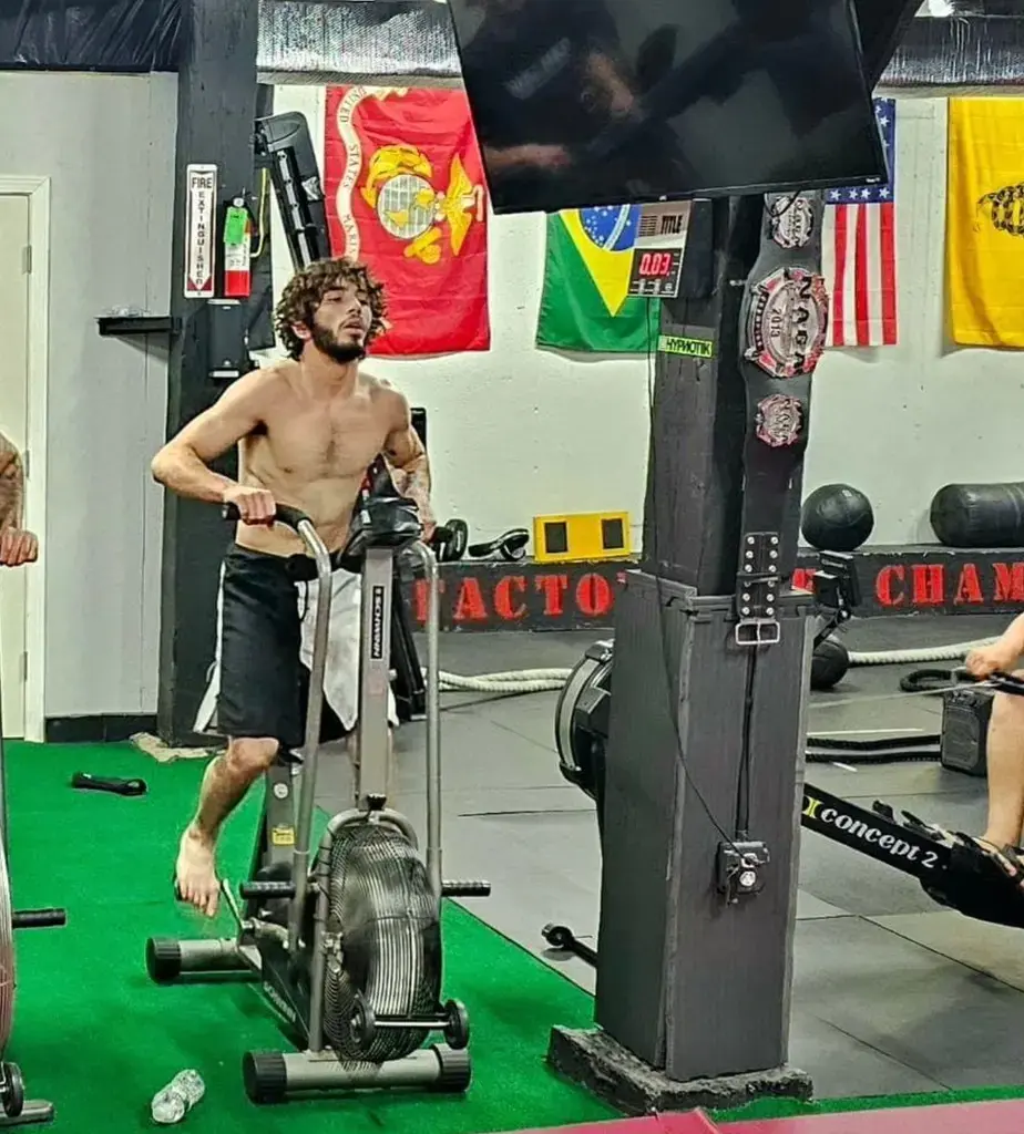 Боец ​​смешанных единоборств, который потерял часть своего легкого — из-за вейпа