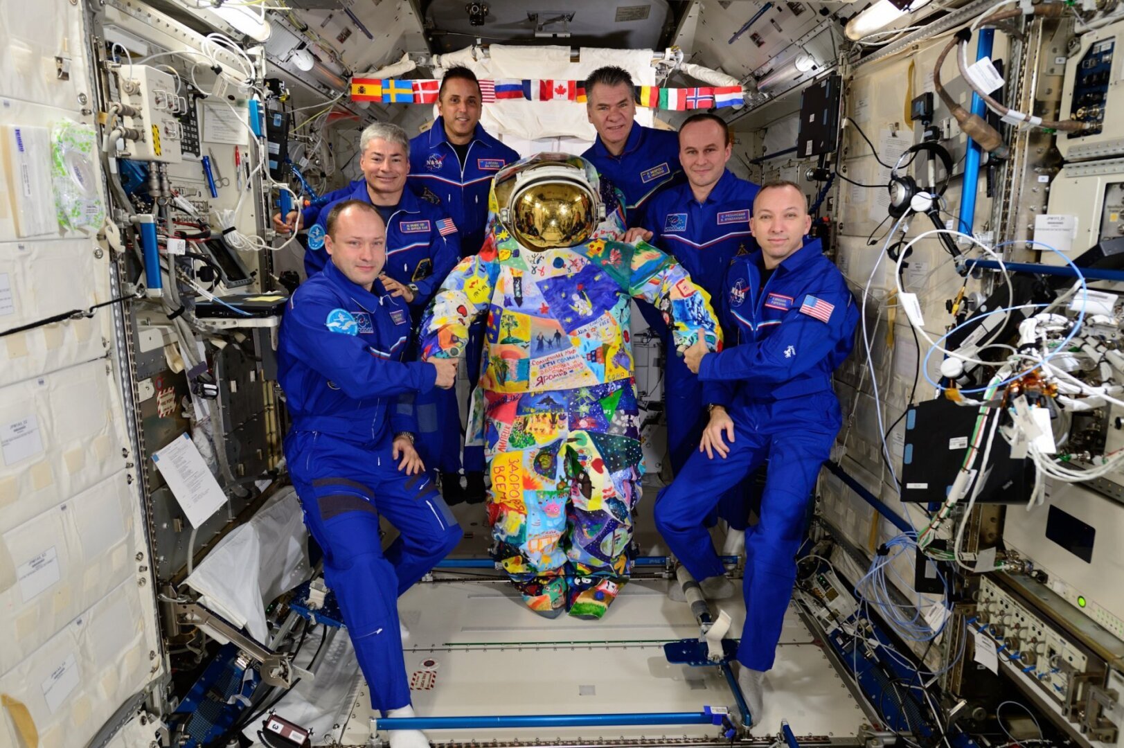 Роскосмос, чем занимаются космонавты