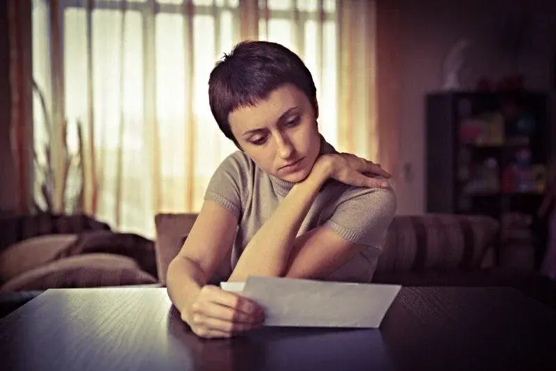 Ты мне теперь не мать! Забыла? Так посмотри решение суда...