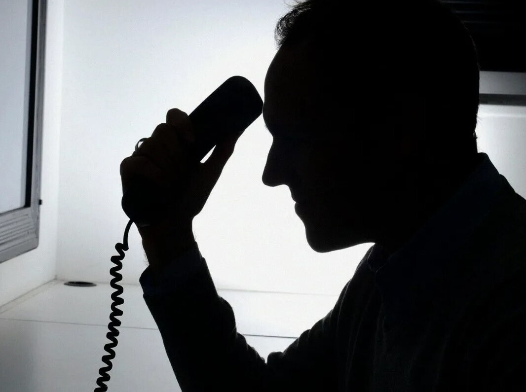 "Обманите телефонных мошенников с юмором! Несколько забавных лайфхаков в ответ на их аферы"