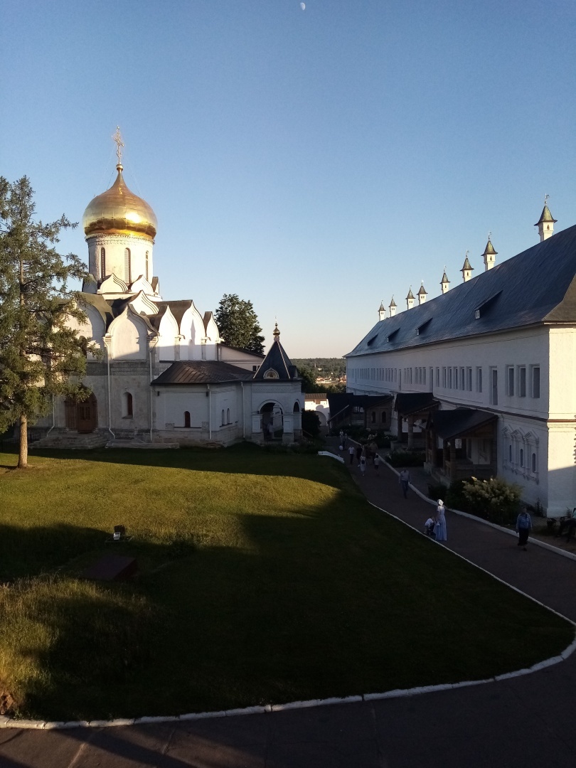 История о том, как благочестивая бабуля поймала злостного нарушителя монастырских порядков