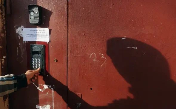 Москвичей предупредили о схеме мошенничества с «заменой домофонов»