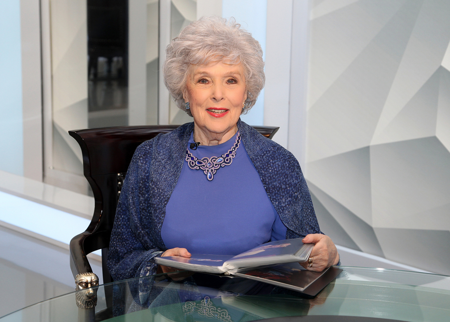 Вера Васильева уроки жизни : " Что если женщину никто не любит..."