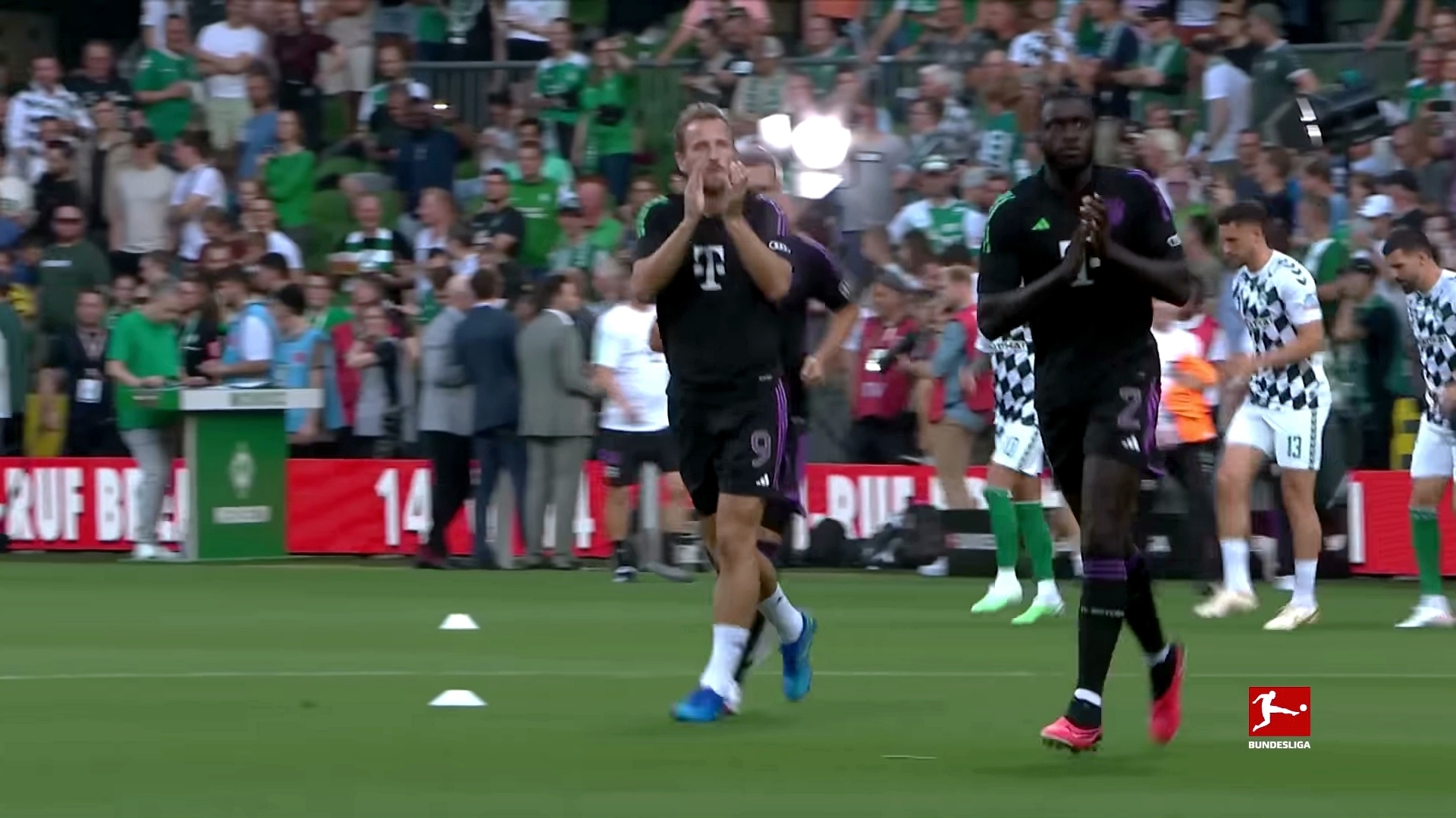 Бавария и Кейн начали уверенно