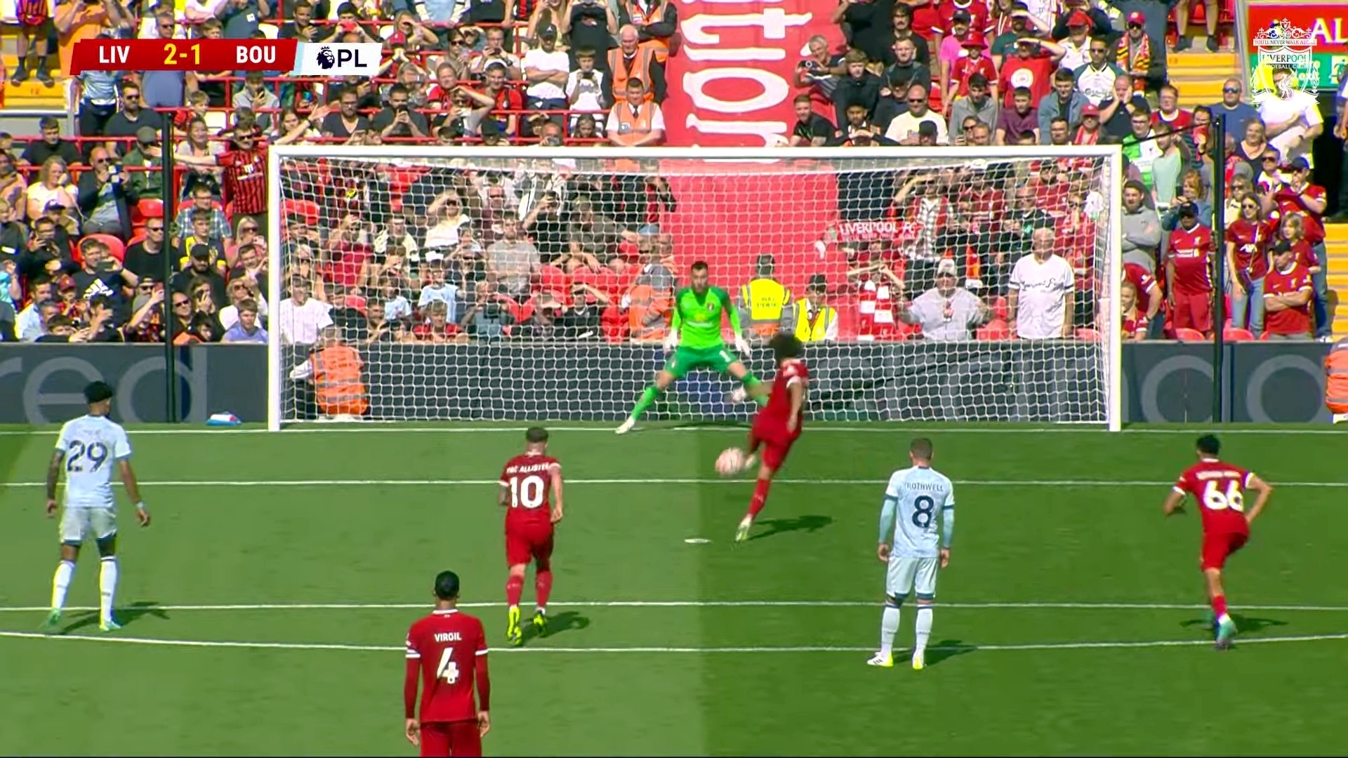 Ливерпуль пропустил первым, но не дал сотворить сенсацию, даже в меньшинстве