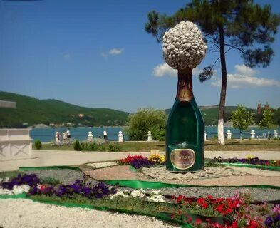 Абрау-Дюрсо нельзя не увидеть