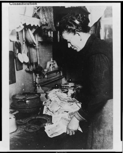 Гиперинфляция , давшая шанс фашистам Германии.