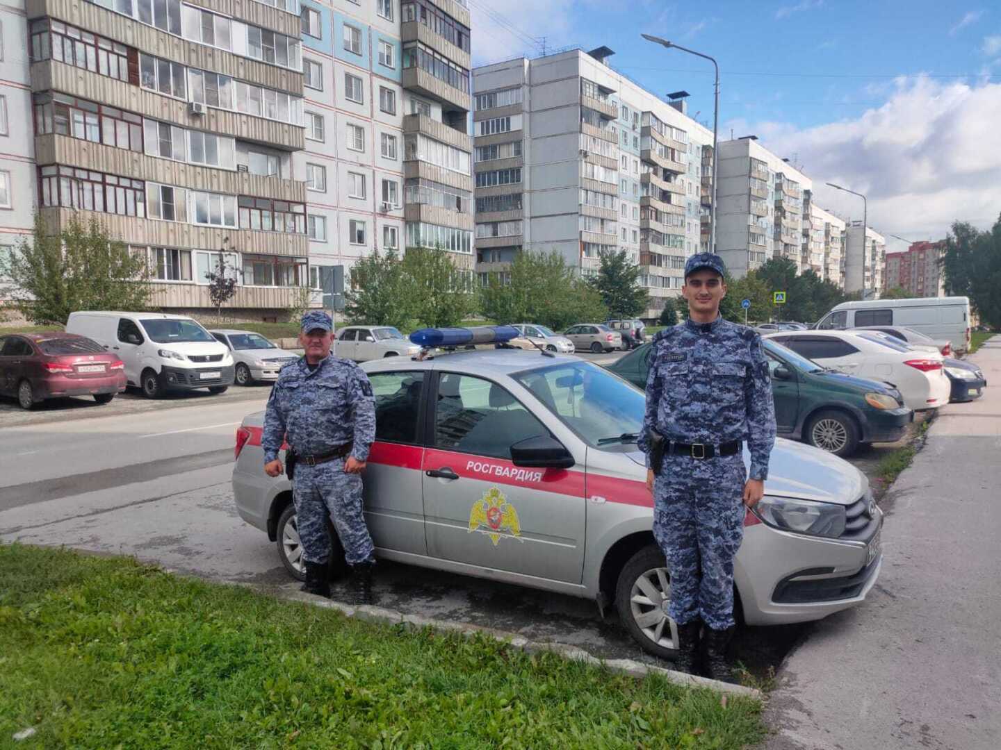 В поселке Кольцово экипаж вневедомственной охраны Росгвардии задержал грабителей