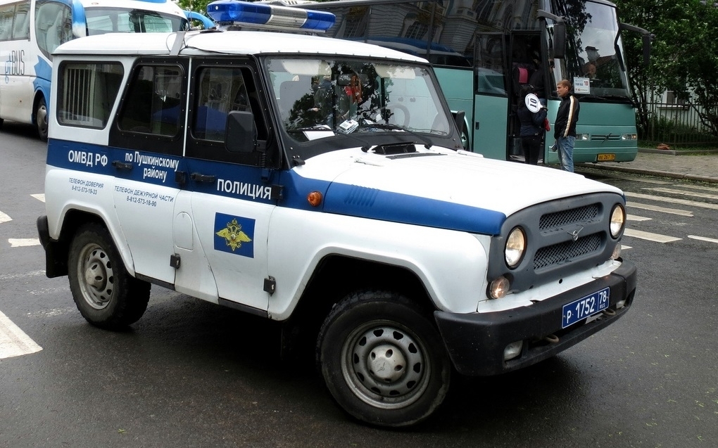 "Трагическое происшествие в Свердловской области: трое детей найдены в квартире с телами родителей"