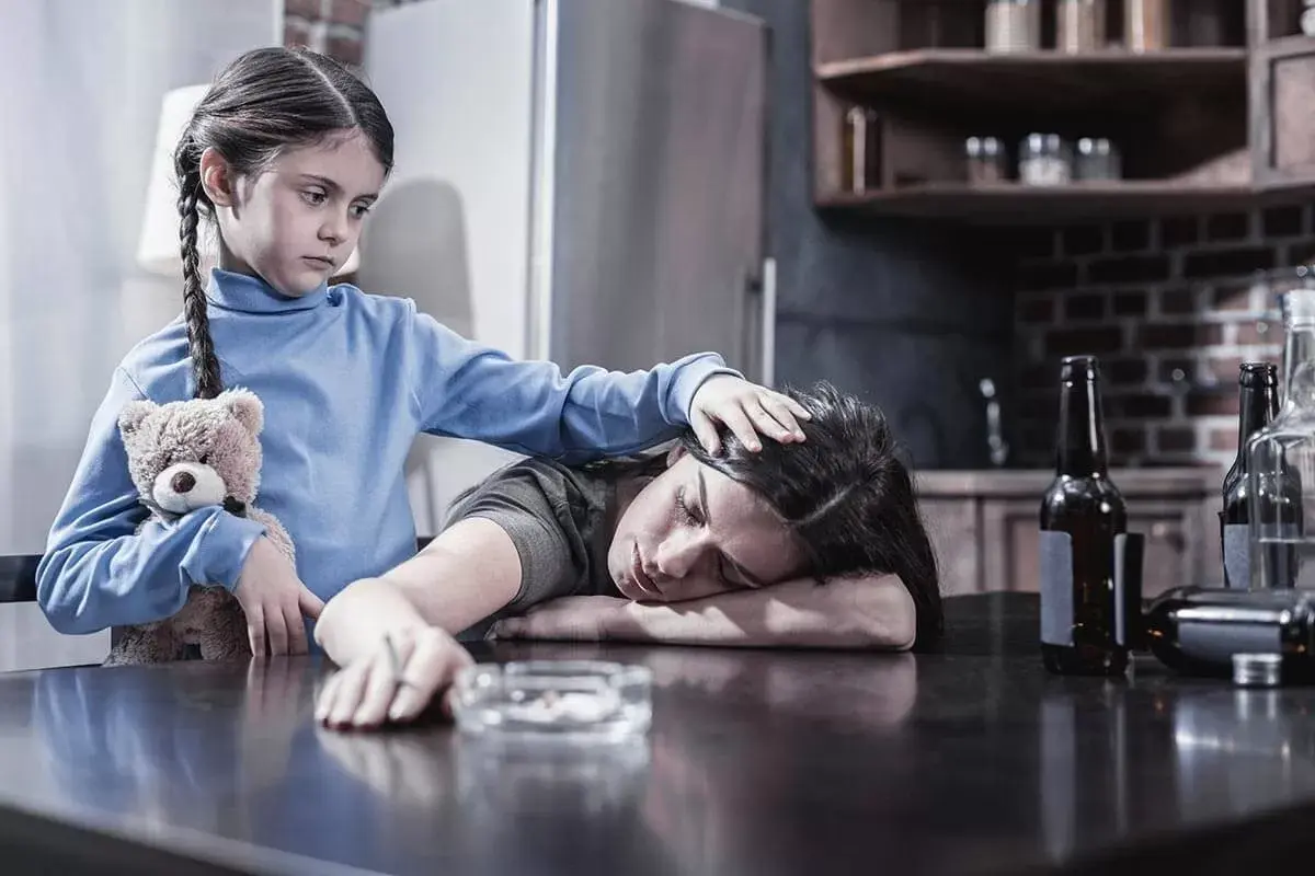 Я ж тебя родила, дай денег на водку... Должны ли дети содержать своих родителей - алкоголиков?