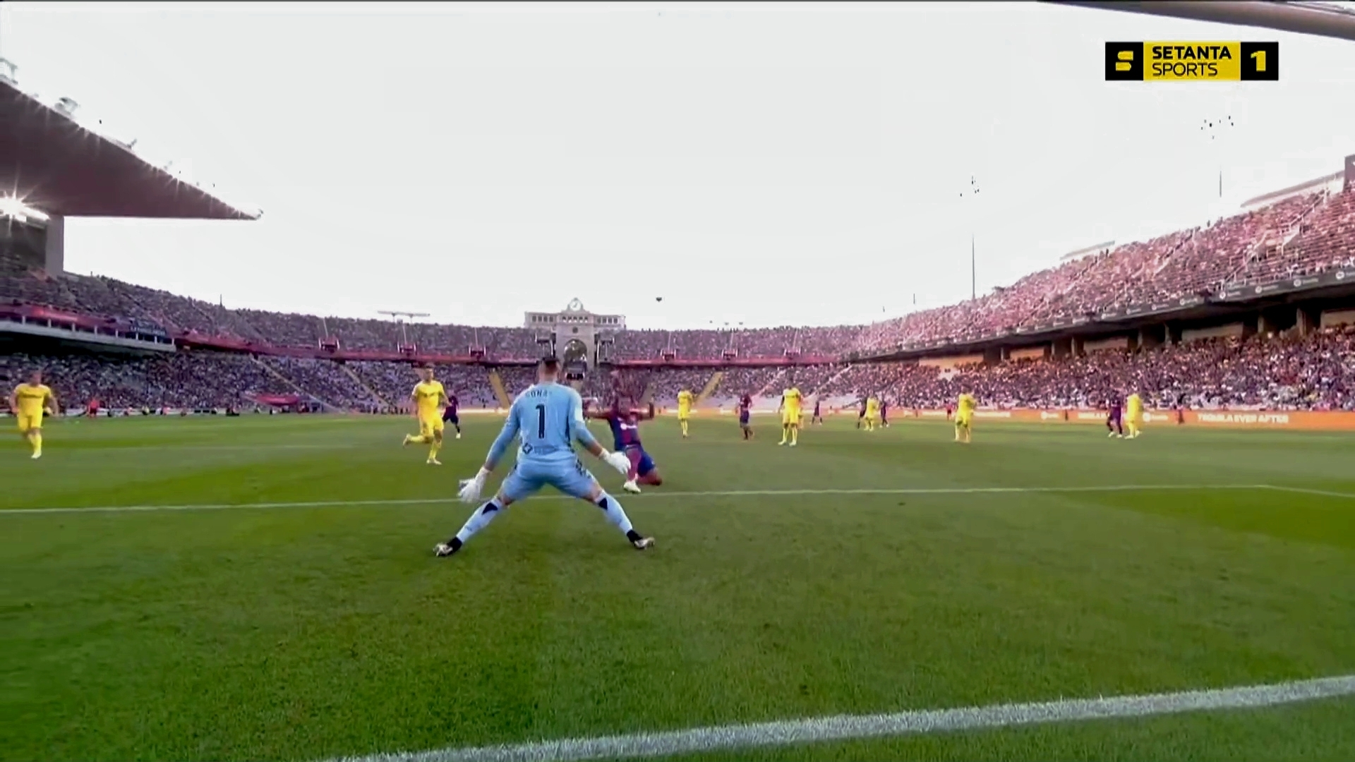 "Барселона" побеждает скромного соперника с огромным трудом