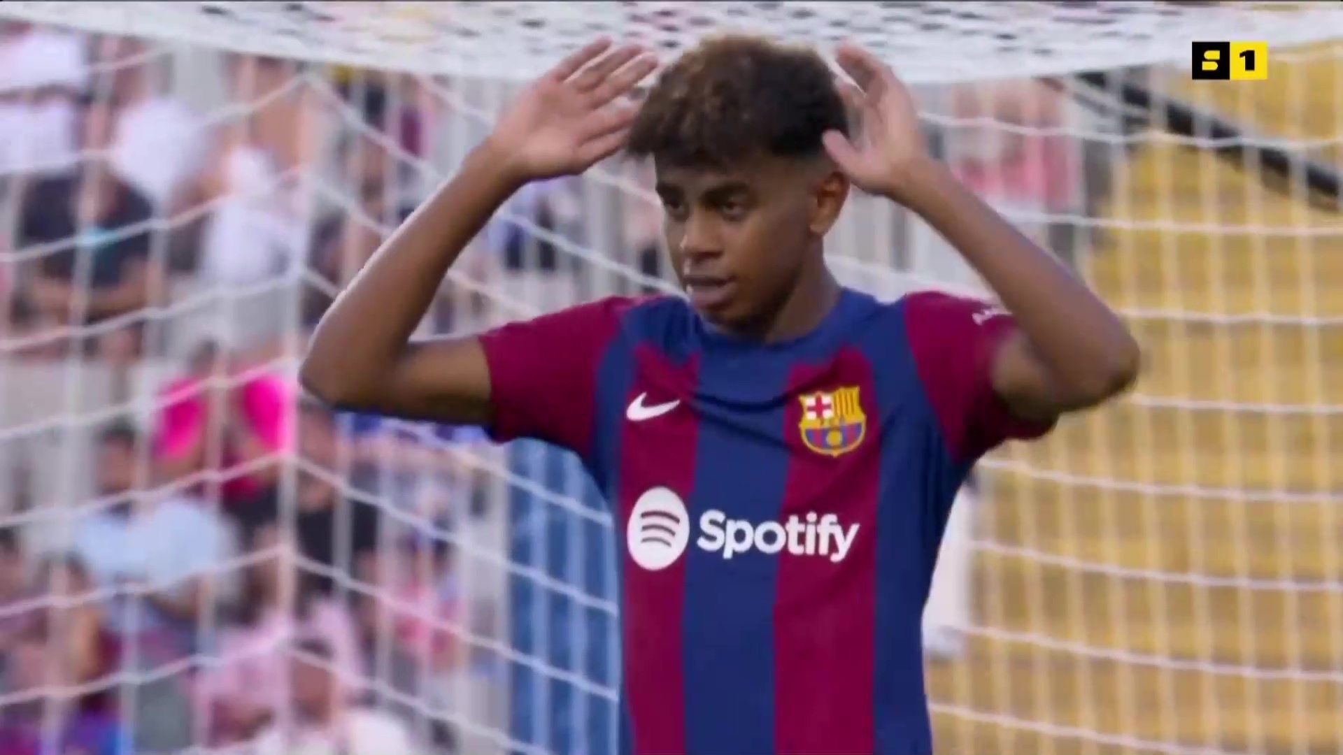 "Барселона" побеждает скромного соперника с огромным трудом