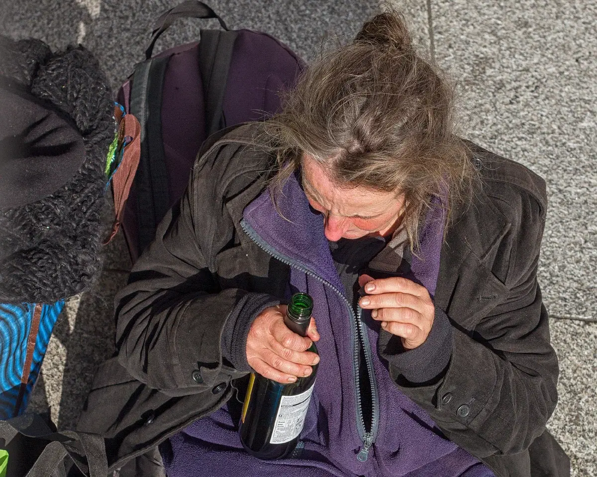 Я ж тебя родила, дай денег на водку... Должны ли дети содержать своих родителей - алкоголиков?