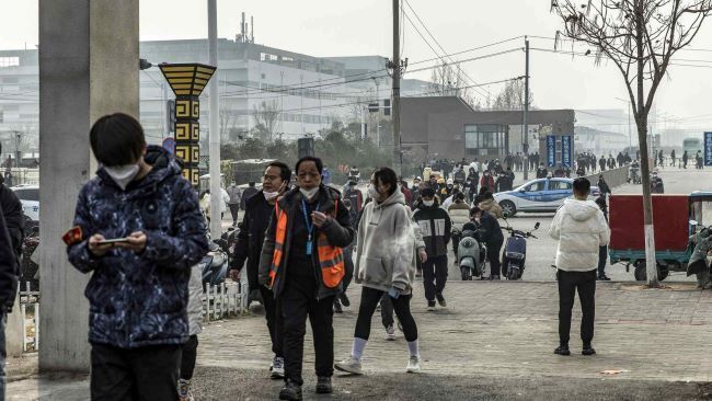 Поставщики технологий в Китае пропускают сезонный набор сотрудников из-за слабого спроса