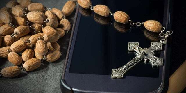 Спорное новое приложение с искусственным интеллектом позволяет вам переписываться с Иисусом и сатаной