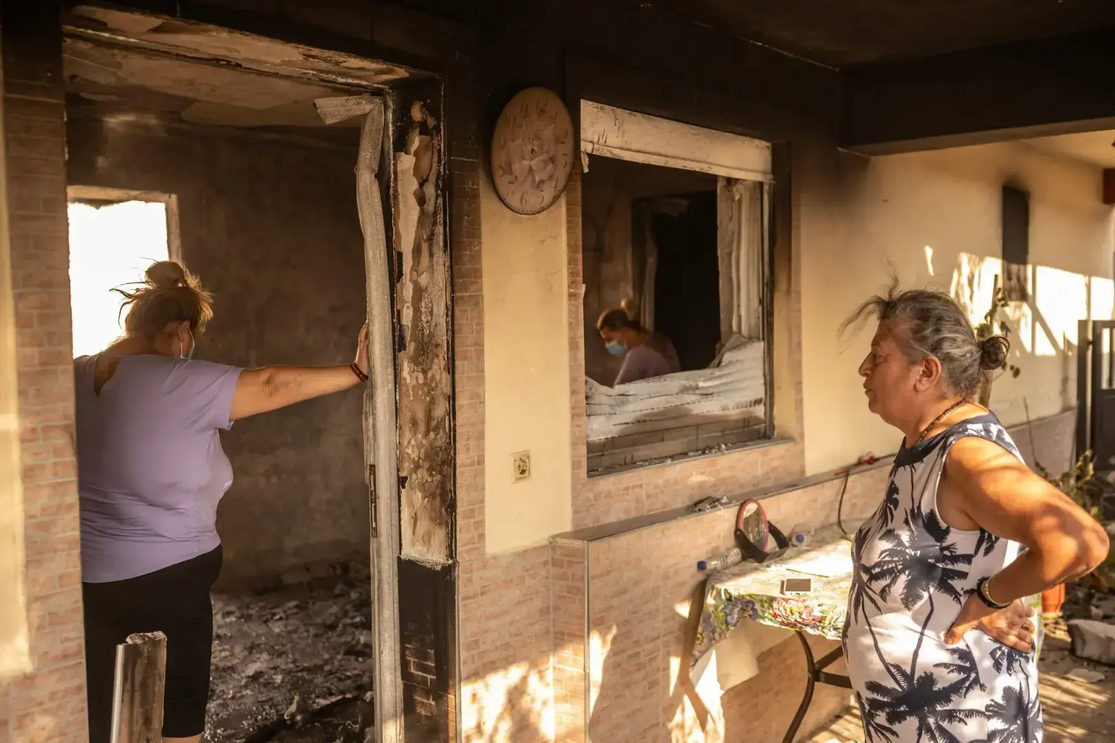 В Греции горят сотни новых пожаров. Смотрите последние фотографии.