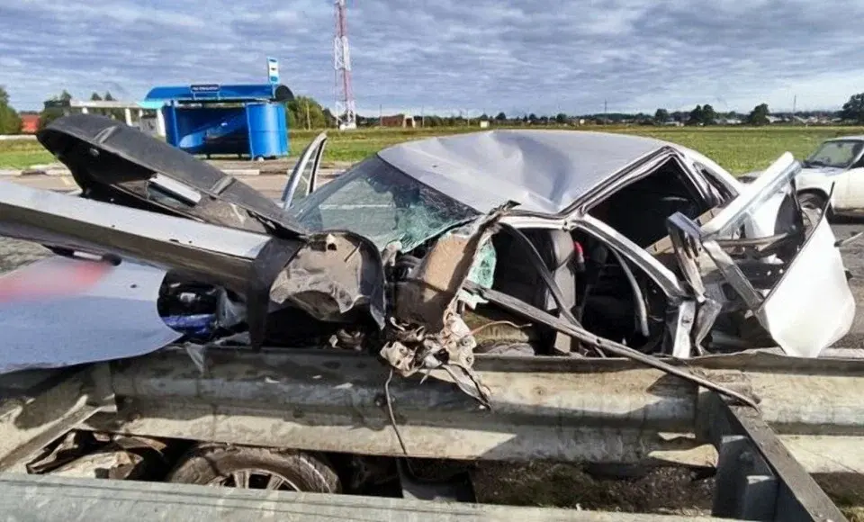 "От трагедии к надежде: история о семье, попавшей в ДТП, где родители погибли, а мальчик выжил и остался один без семьи в пятилетнем возрасте"