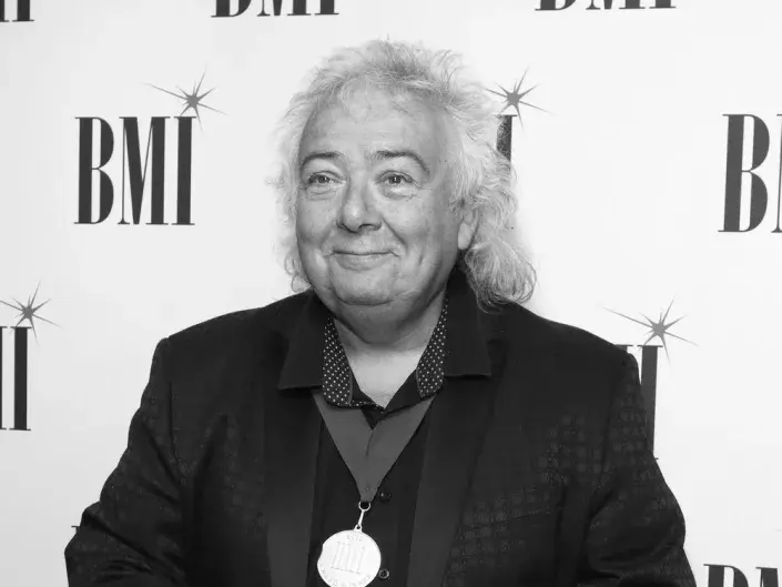 Берни Марсден мертв: гитарист Whitesnake умер в 72 года .