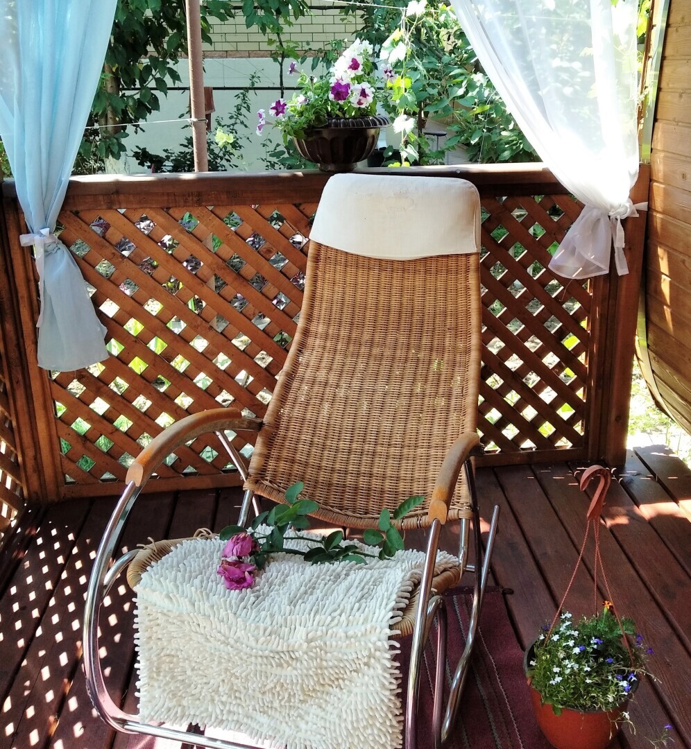 "Август — астры, Август — звезды, Август — грозди Винограда и рябины Ржавой..." Август — не мой любимый месяц :)