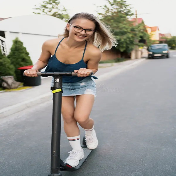 Неужели Франция очухалась? Электросамокаты распродают за пол цены.