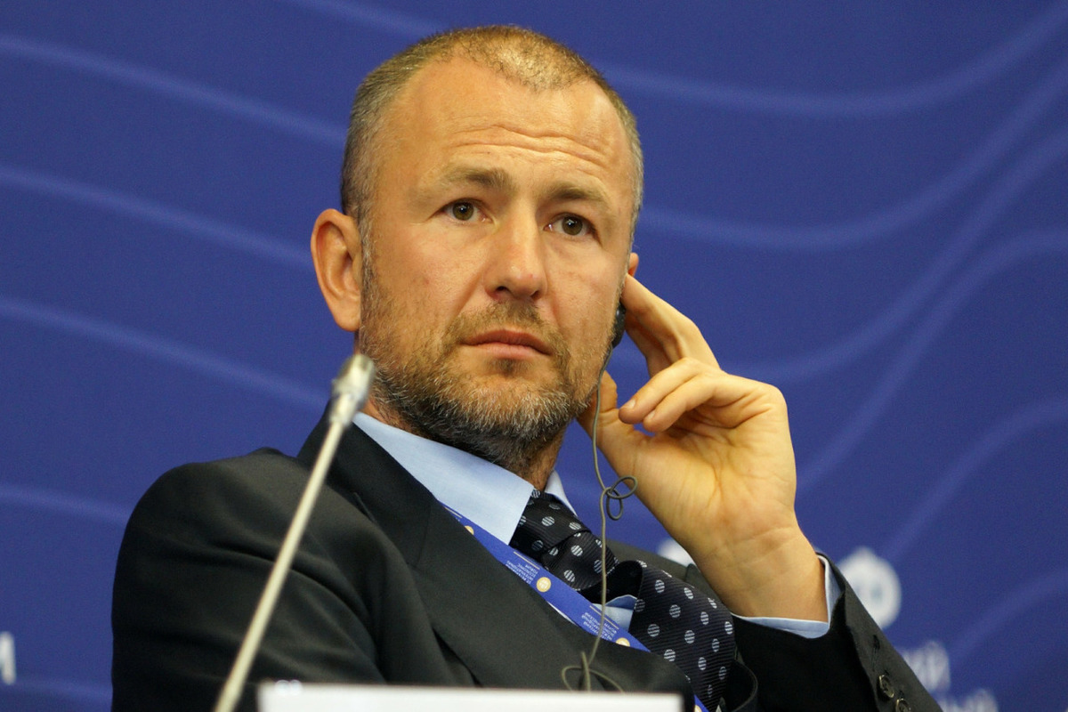 Чистка началась, Россия взялась за олигархов, которые наживались за счет страны, а теперь смотрят в сторону Запада. Первый пошел...