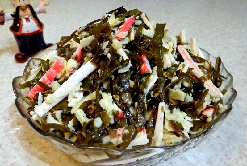 🥗 Мой любимый рецепт - самый вкусный и полезный салат уходящего лета. Салат с морскими водорослями и крабовыми палочками. Делюсь рецептом