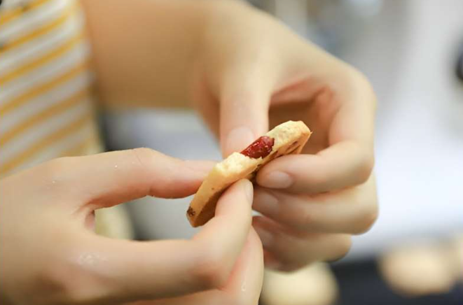 Почему люди жаждут сахара и углеводов, когда они больны?