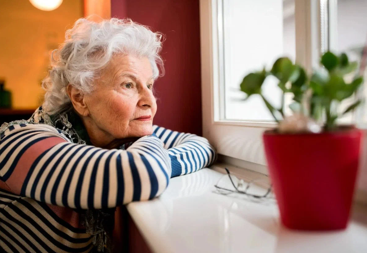 💲 Прожиточный минимум пенсионера и размер пенсии в России в 2023. Как пенсионеру прожить на свою пенсию, если не хватает на жизнь - Что говорит ИИ ❓️