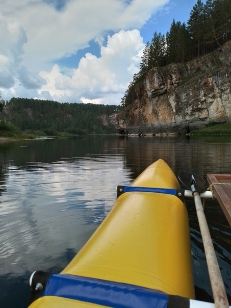 Лимоновский хребет напротив на поляне приземляется огромное НЛО.