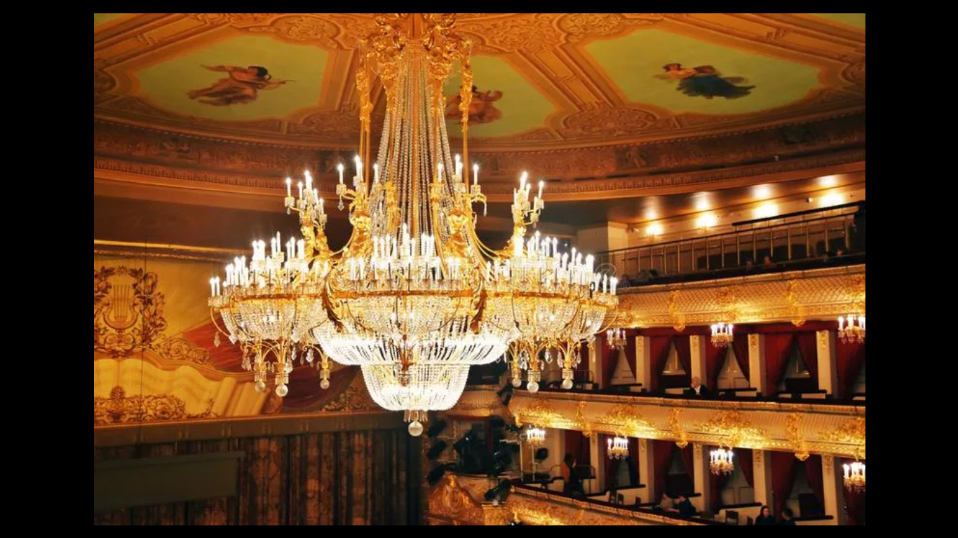 А вы знаете сколько весит "королева люстра"?