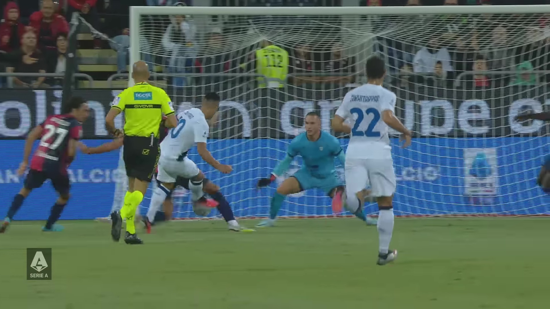 Старт по-милански. У красно-чёрных лучшая атака, у чёрно-синих безупречная оборона