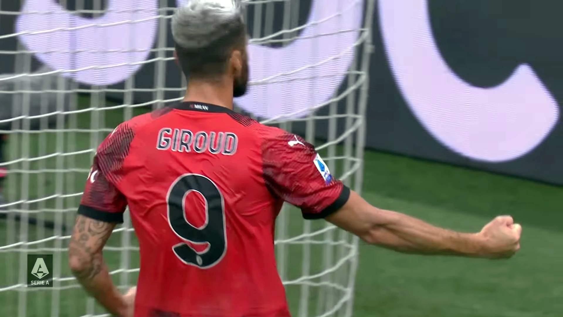 Старт по-милански. У красно-чёрных лучшая атака, у чёрно-синих безупречная оборона