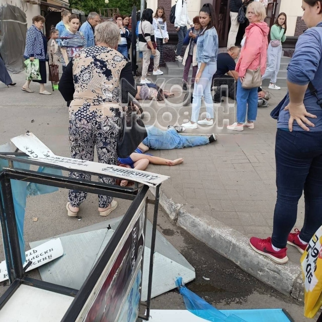 Мужчина, лишенный прав, не справился с управлением и въехал в остановку в Калуге, погибли люди