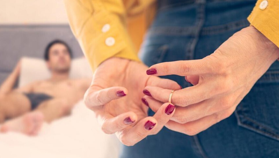 Она переспала с ним из благодарности. «Я чувствовала, что я в долгу перед ним»