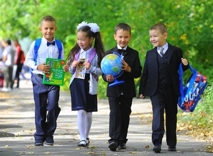 📅 "Вот и лето прошло, словно и не бывало..." С 1 сентября - Днём знаний! Поздравляю всех школьников с новыми начинаниями! 👏