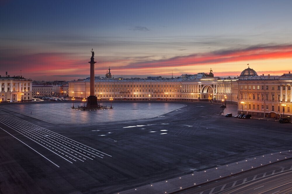 "От Питера Бандитского к уличному искусству: эволюция культуры улиц Петербурга"