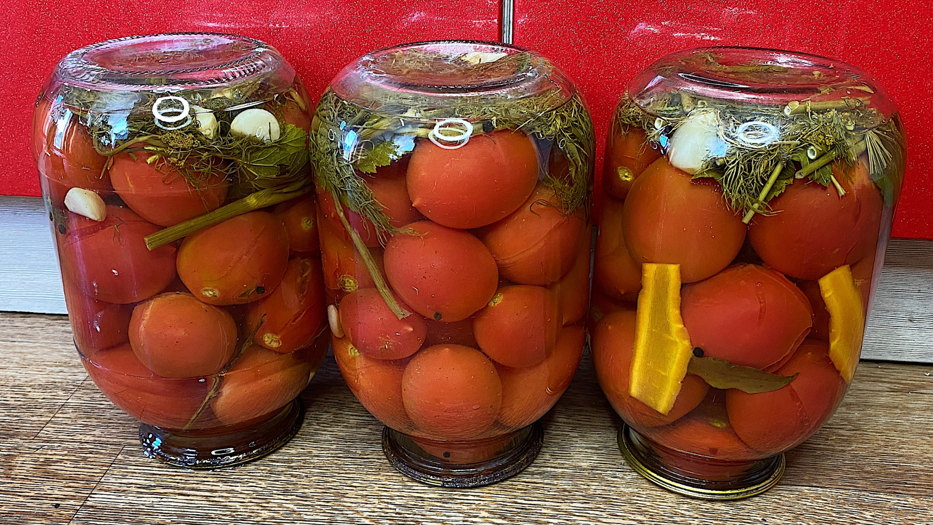Помидоры маринованные 1 литровые банки. Помидоры на зиму самый вкусный. Помидоры в банке. Консервированные томаты. Консервация помидор.