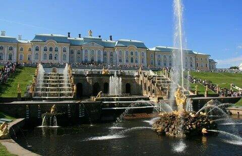 Фонтаны Петергофа - самый роскошный комплекс во всем мире.