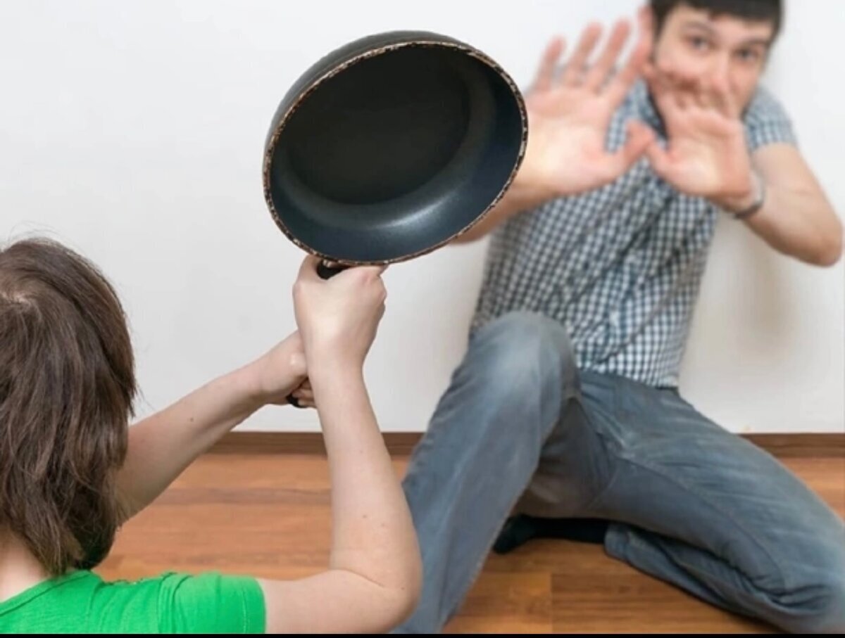 Нужен ли в России закон о защите слабых мужчин от сильных женщин? Борьба за равноправие или очередная глупость...