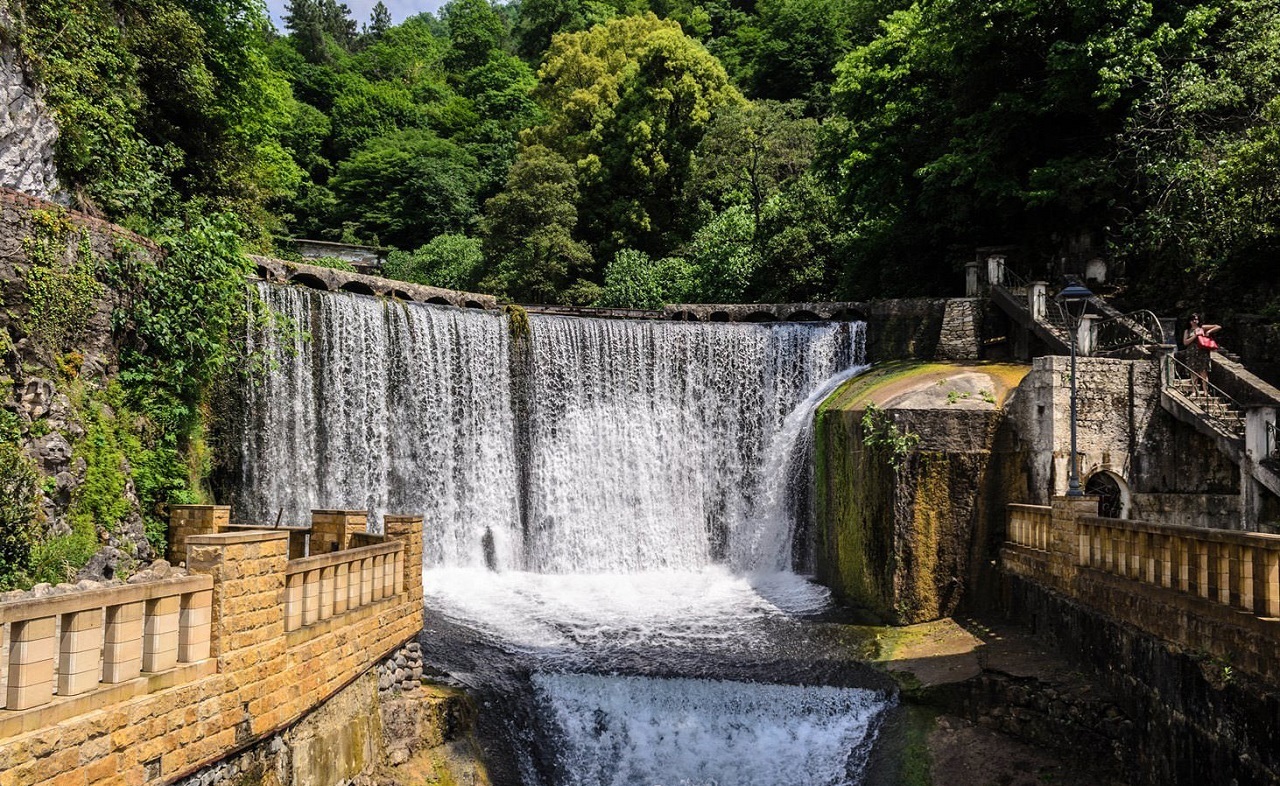 "Скрытые красоты Абхазии: куда стоит отправиться в поисках приключений и истории"