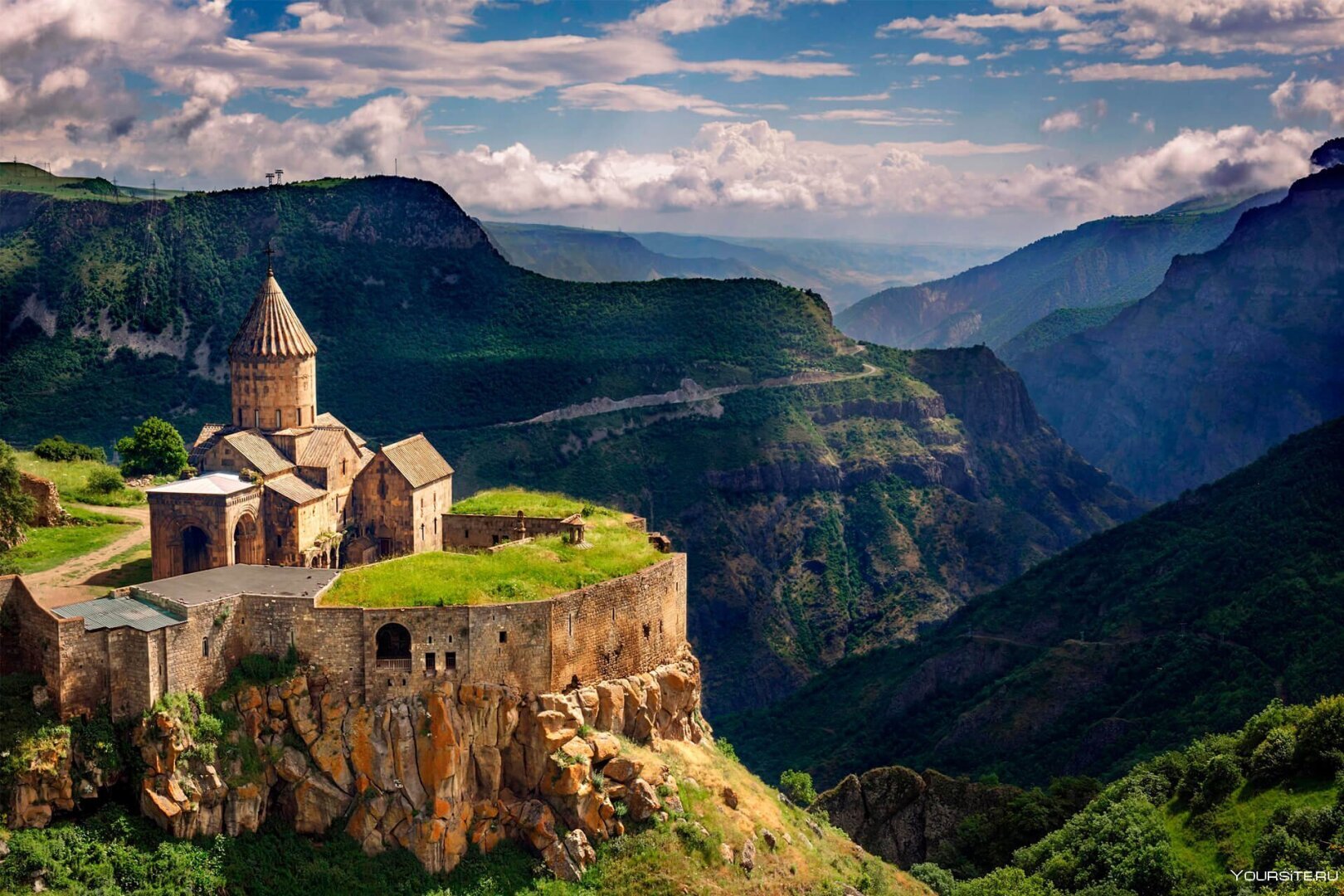 "Загадочная история, богатое культурное наследие и впечатляющие пейзажи Армении"