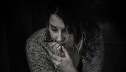 Признаки того, что вы подавляете и сдерживаете свои эмоции