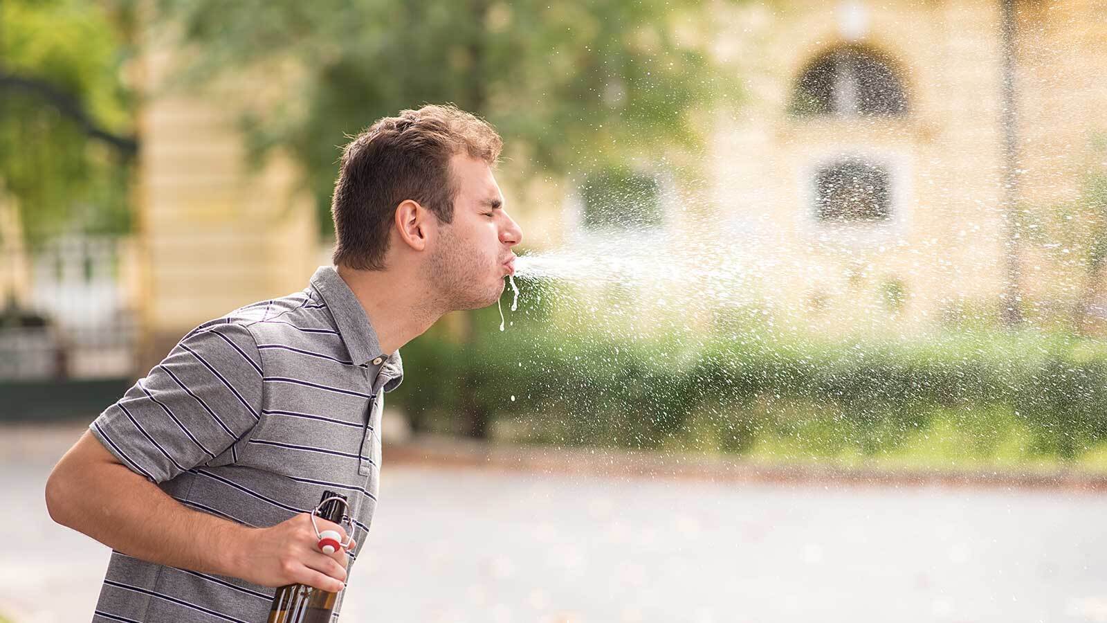 Первый закон в России, запрещающий плеваться в общественном месте