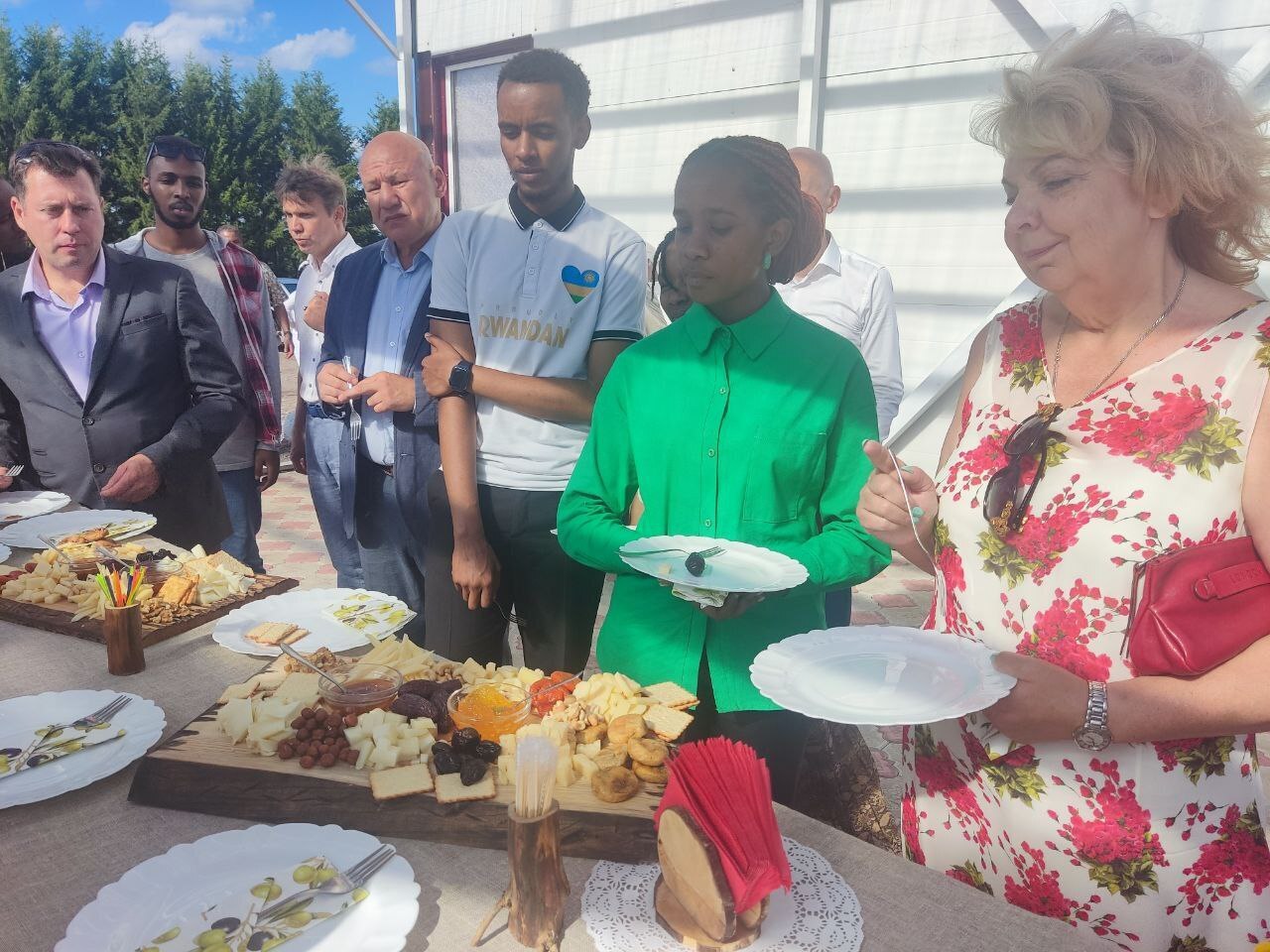 Россия и Африка объединяются: Закладка первого камня нового поселка - начало исторического проекта