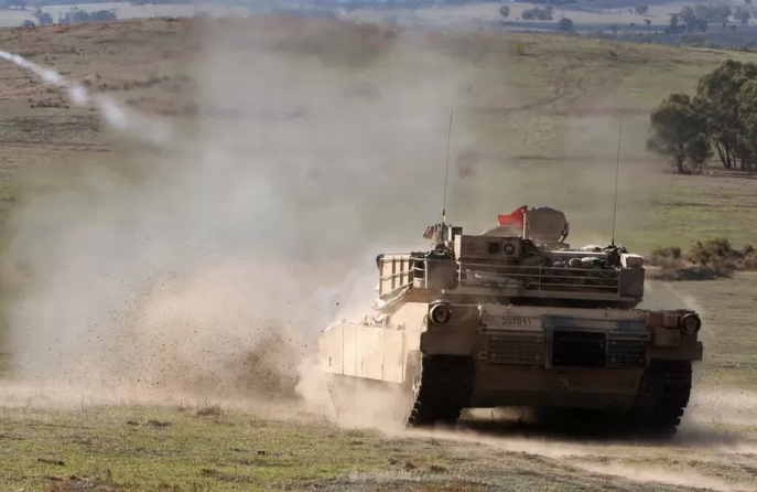 США отправляют снаряды с обедненным ураном на Украину для использования в танках Abrams, которые они также поставляют.