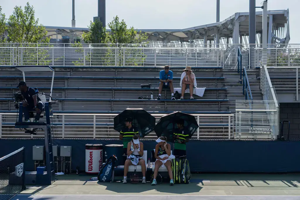 "Жаркий вызов: игроки борются с температурой на Открытом чемпионате США - 2023"