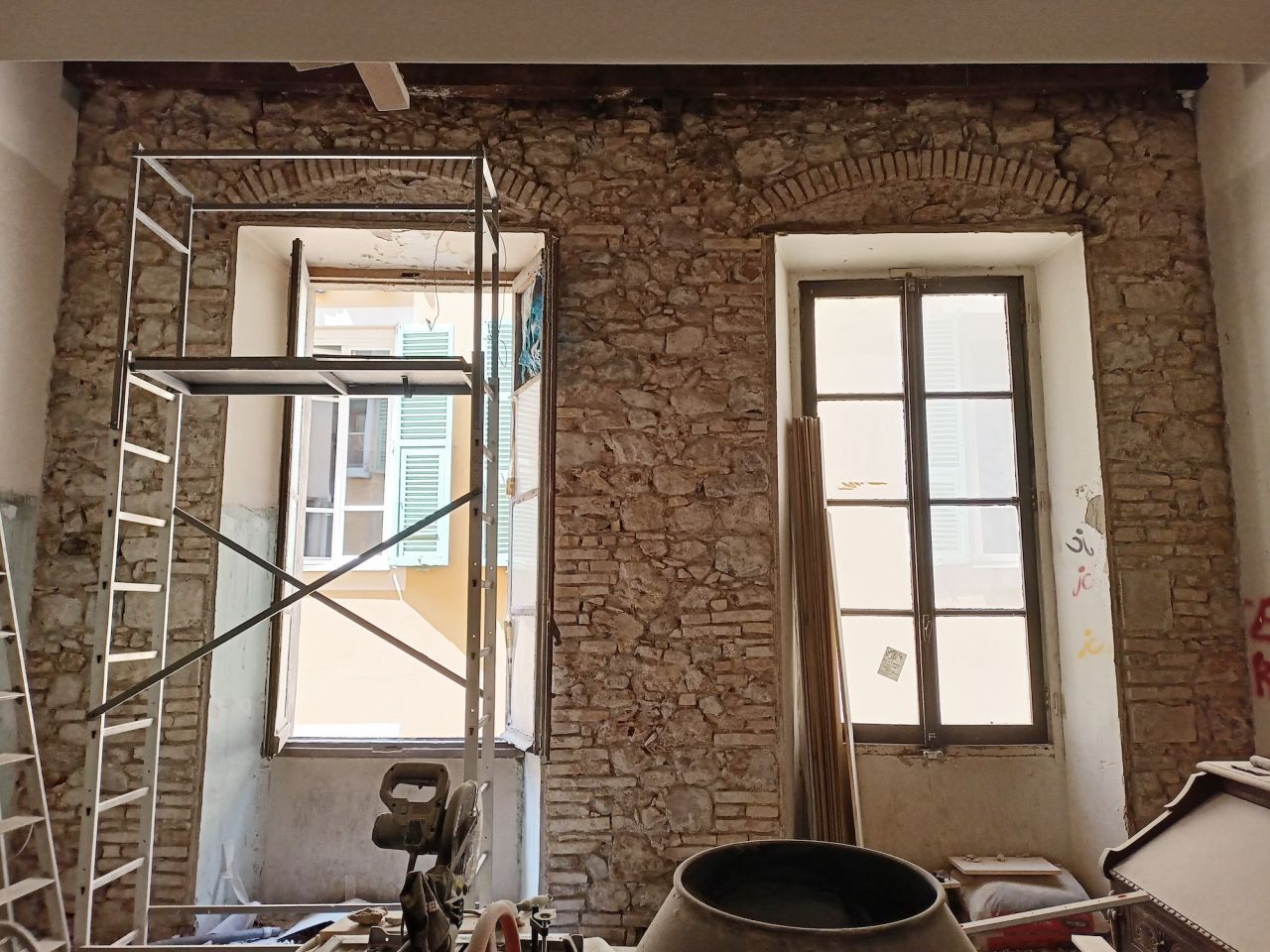 Эта пара из США купила дешевую квартиру во Франции, чтобы дать своим детям другое воспитание.