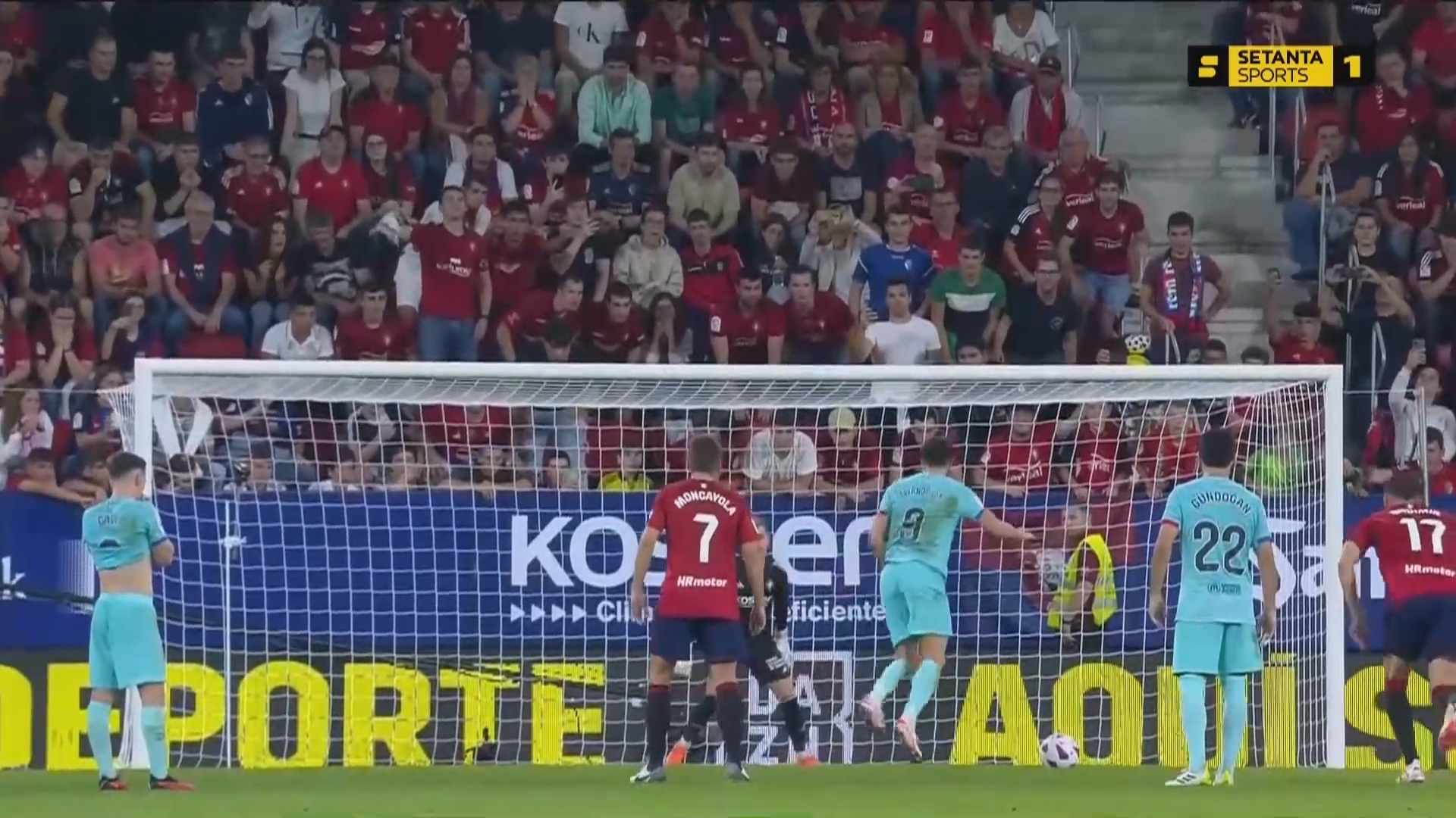 «Барселона» едва не оступилась, но исправилась и продолжила погоню за «Реалом»